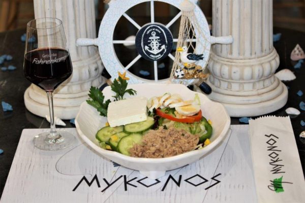 Gemischter Salat mit Thunfisch, Ei und Schafskäse - Mykonos Rinteln